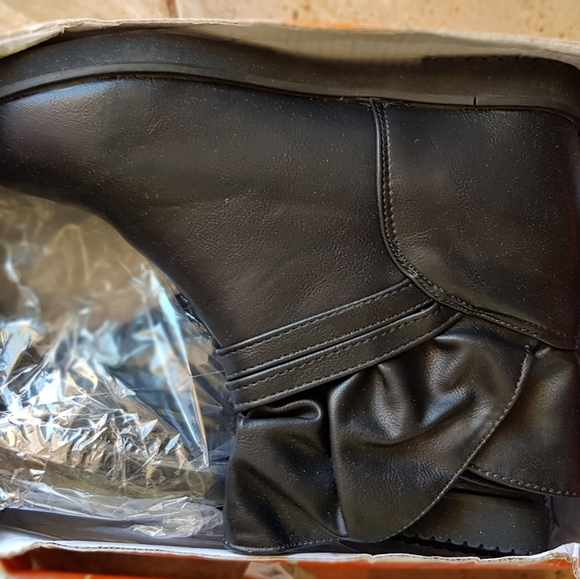 Women black boots (new) - Picture 4 of 7